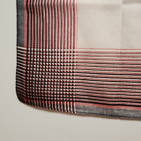 Two vintage men's handkerchiefs/pocket squares - Picture 3 of 5